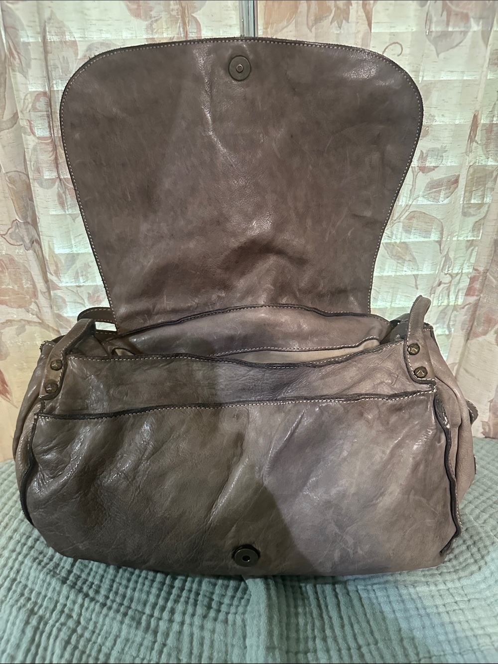 Women's Brown Floral Cutout Shoulder Bag with Adjustable crossbody Strap - Picture 6 of 12
